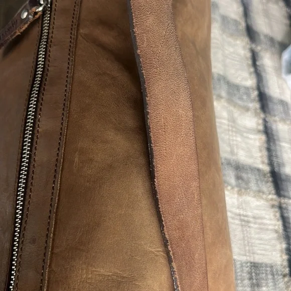 MO851 Leather Messenger Bag-Unisex - Picture 8 of 17